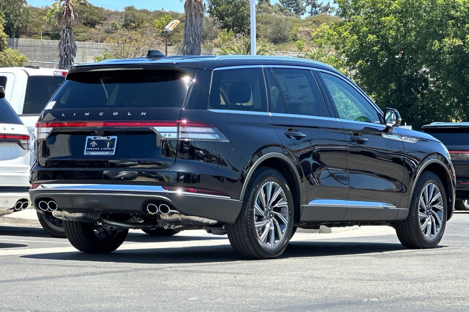 New 2026 Lincoln Aviator AWD image 3