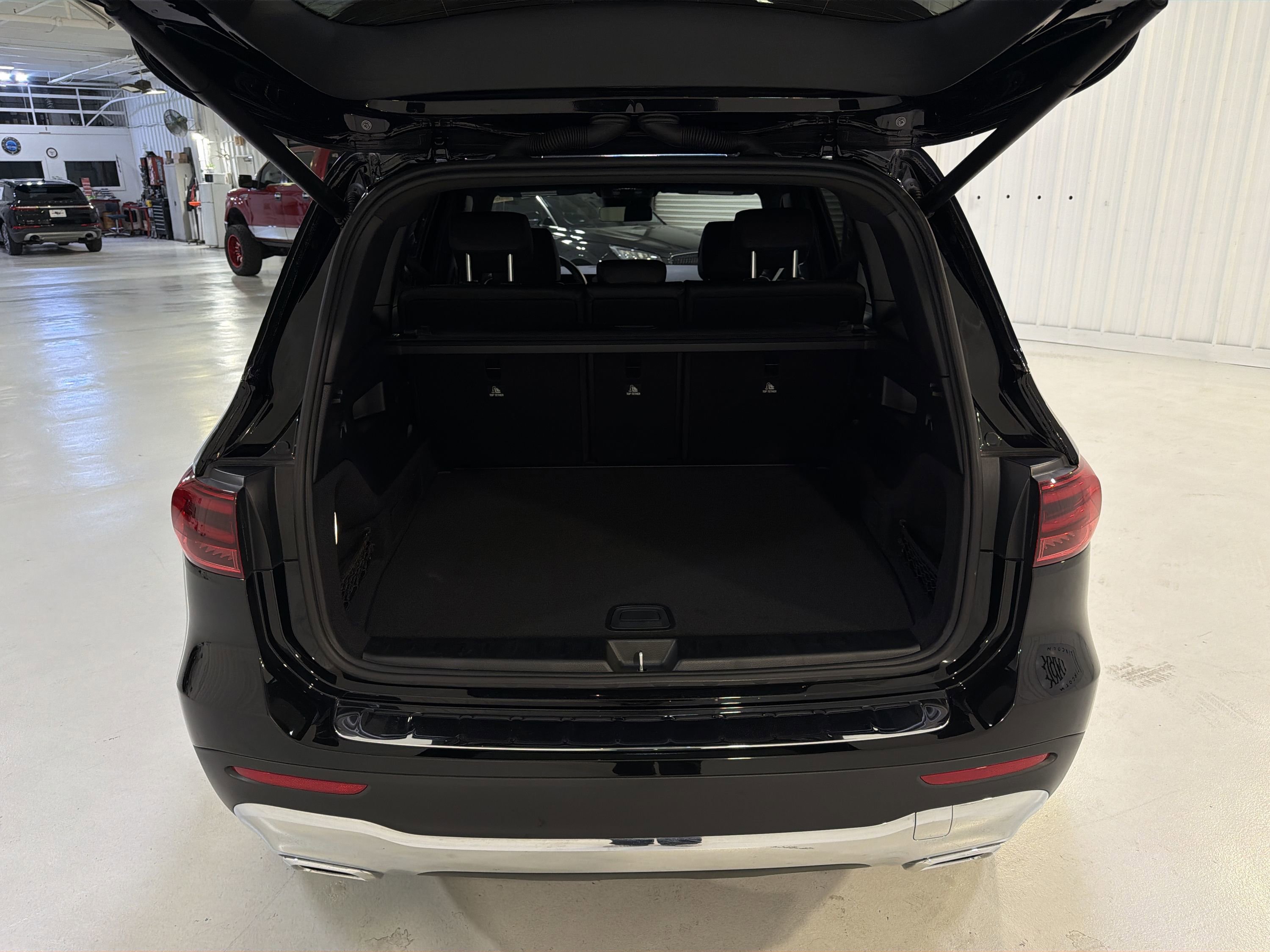 Used 2025 Mercedes-Benz GLB 250 image 26