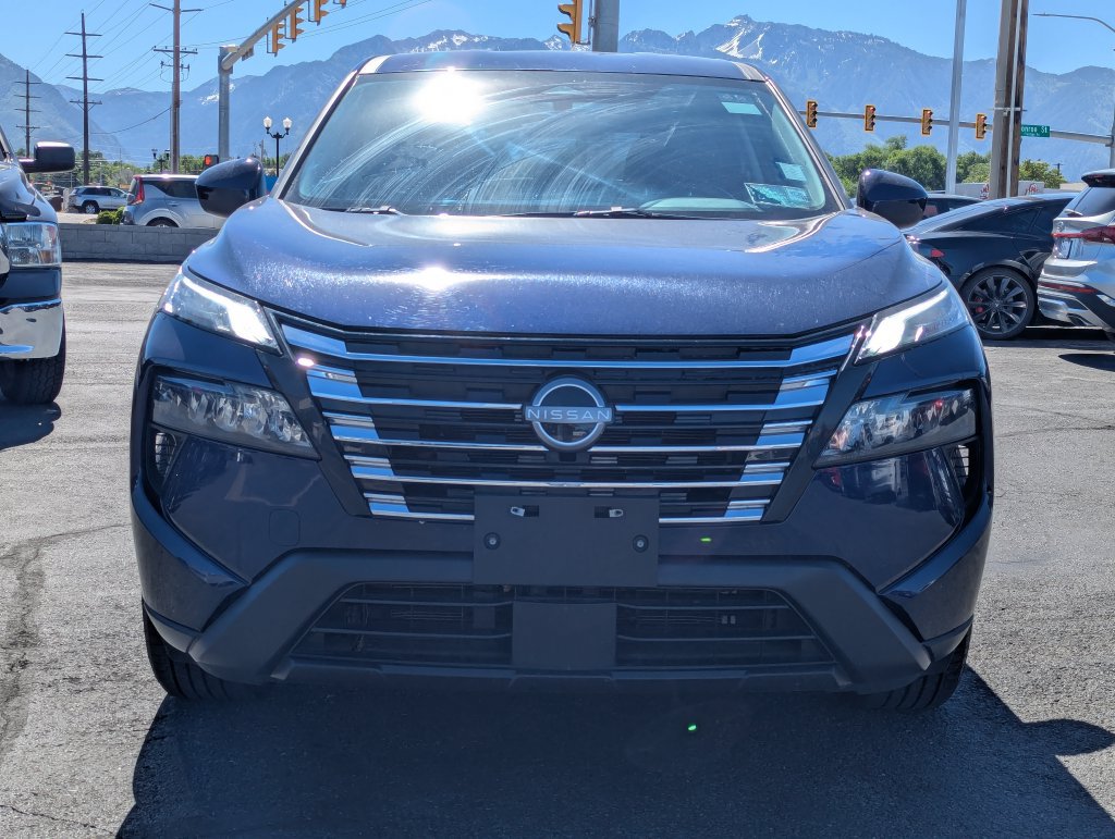 Used 2025 Nissan Rogue SV AWD/4WD image 9