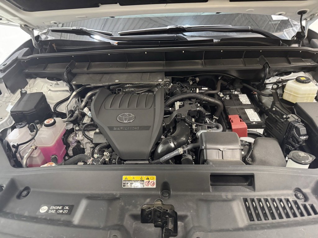 Used 2023 Toyota Highlander L image 12