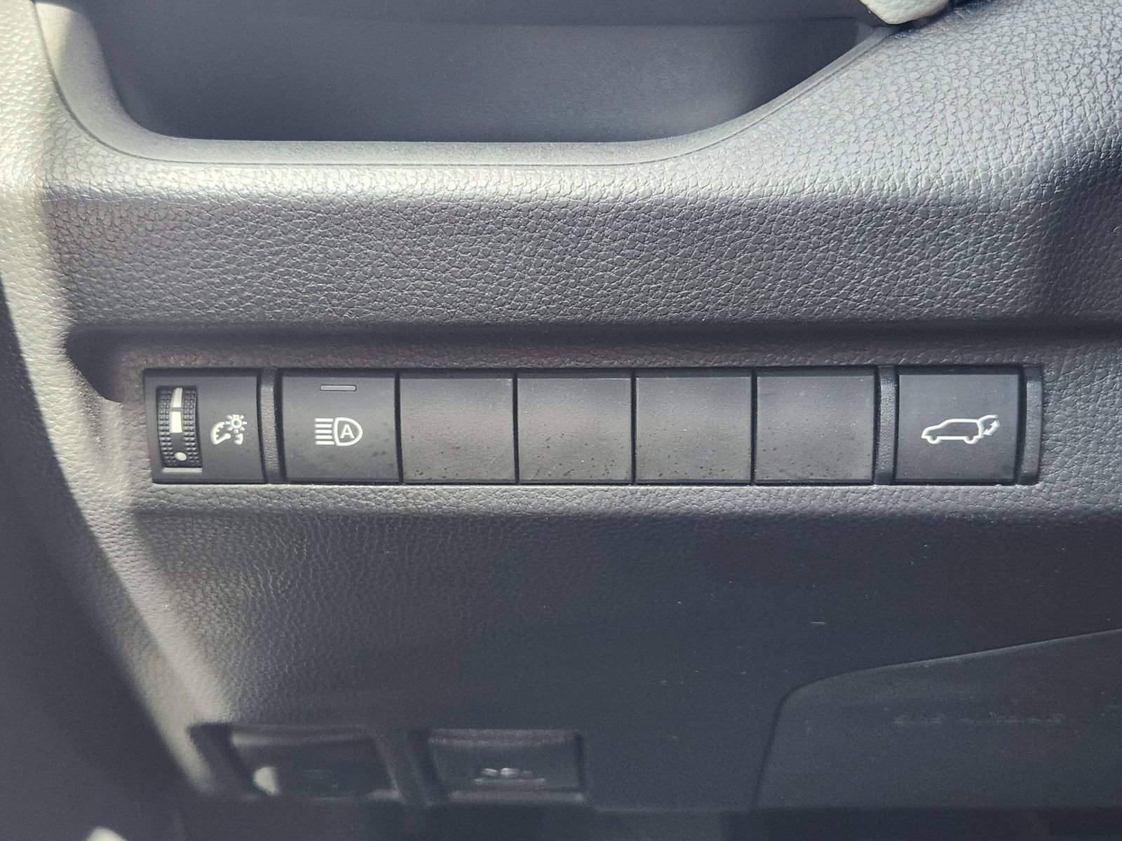 Used 2023 Toyota RAV4 XLE Premium FWD image 25