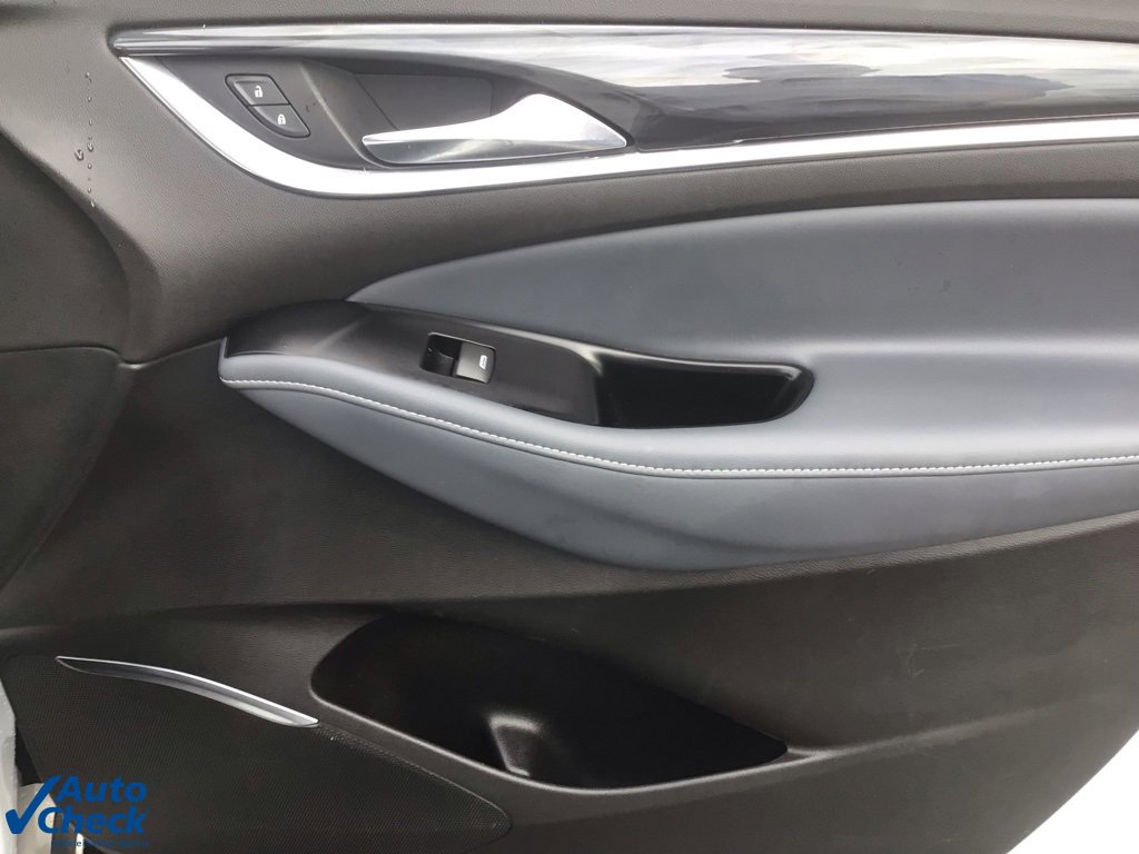 Used 2022 Buick Enclave Essence image 16