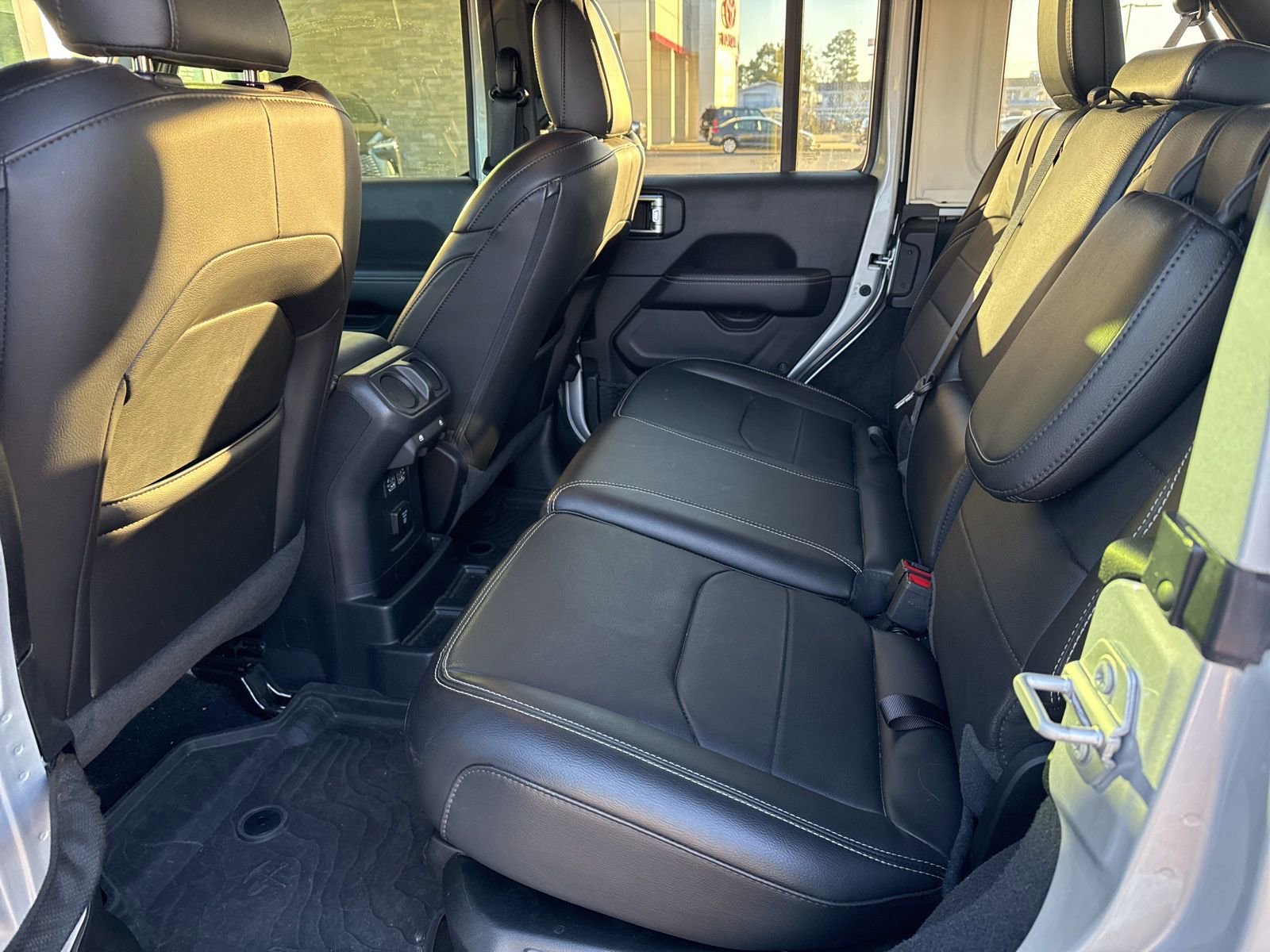 Used 2023 Jeep Wrangler Unlimited Sahara w/ Cold Weather Group image 4