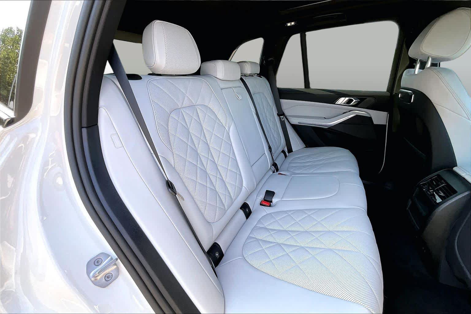 Certified 2024 BMW X5 xDrive40i w/ M Sport Package AWD/4WD image 19