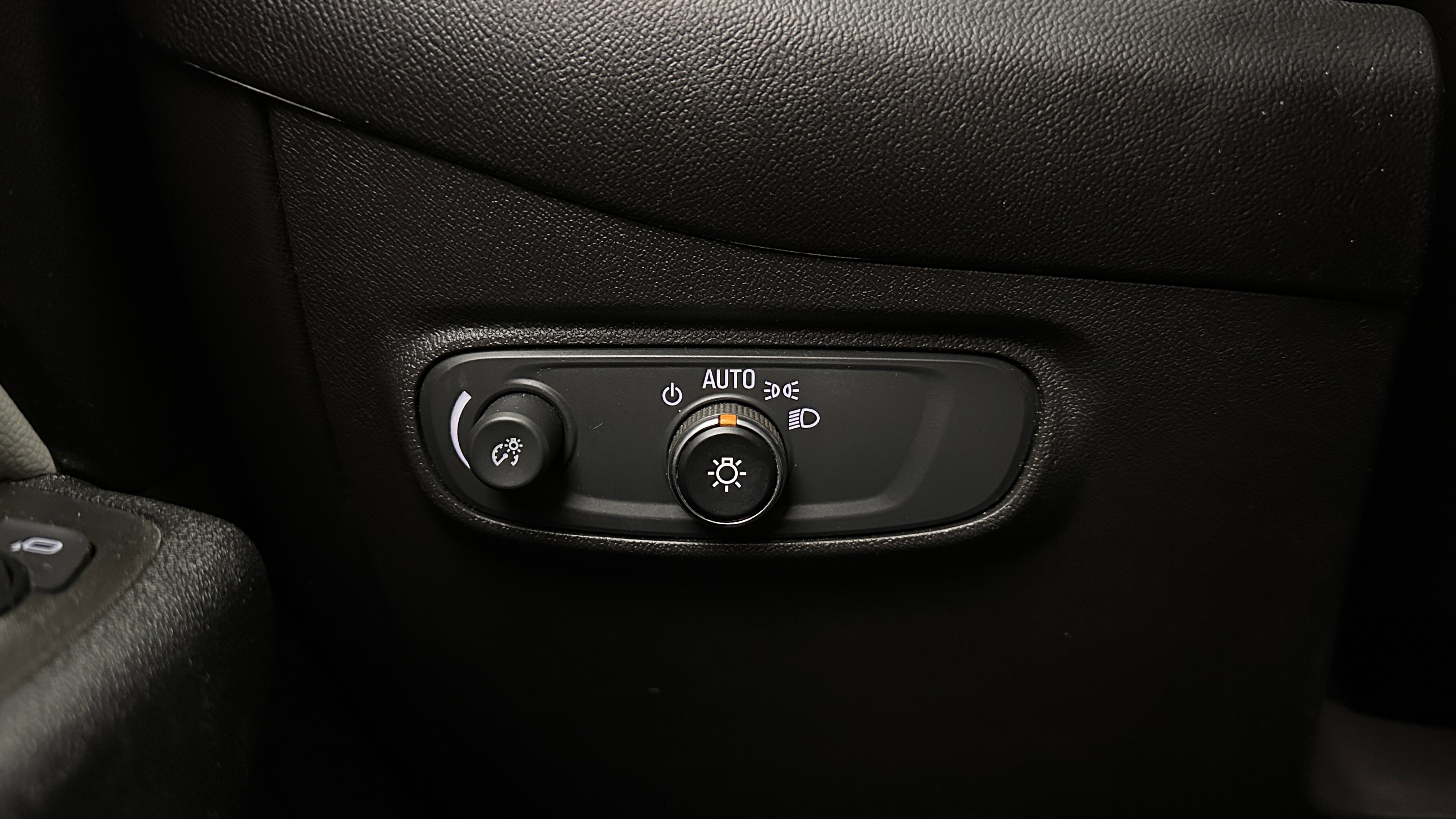 Used 2021 Chevrolet Equinox LS w/ LPO, Blackout Package image 18