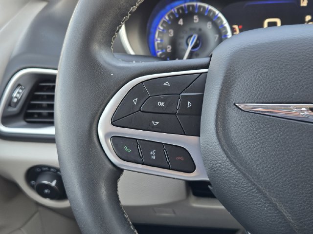 Used 2024 Chrysler Pacifica Touring-L FWD image 28