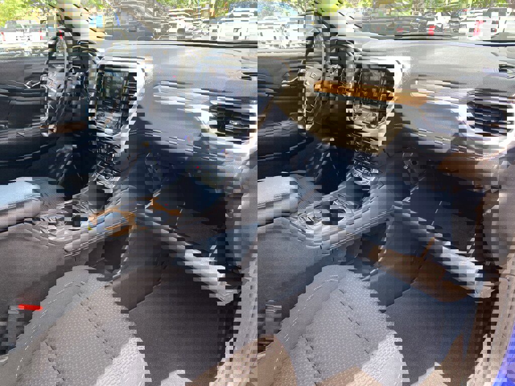 Used 2023 GMC Acadia SLE image 27