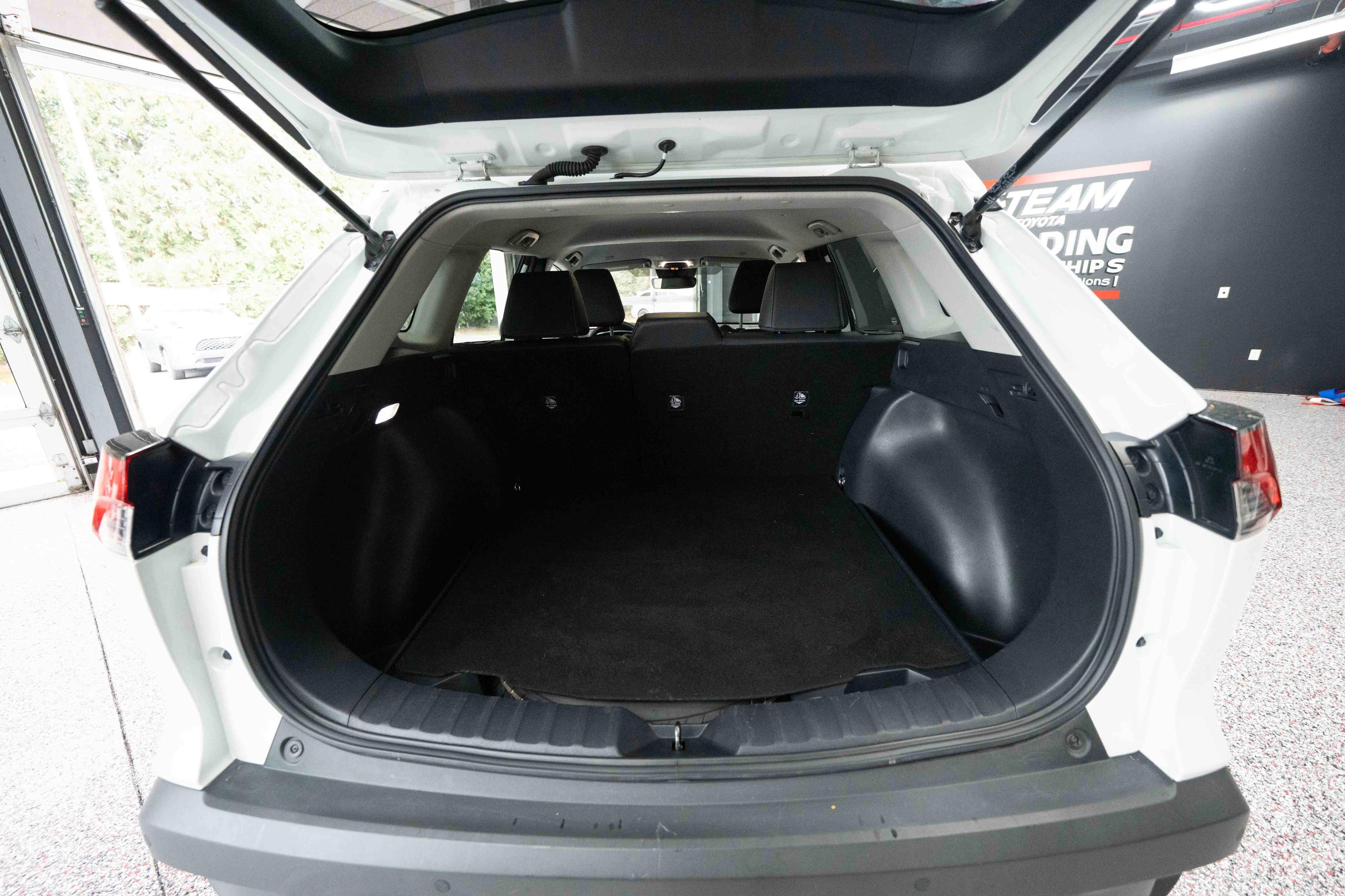 Used 2023 Toyota Corolla Cross XLE image 28