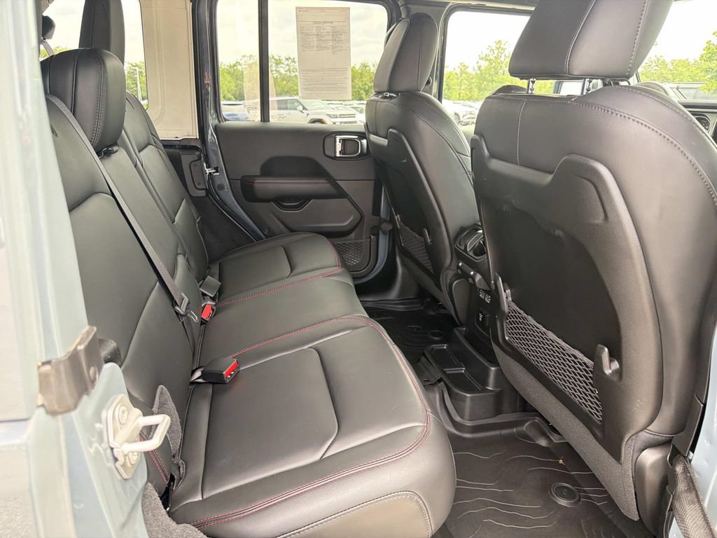 Used 2025 Jeep Wrangler Unlimited Rubicon AWD/4WD image 26