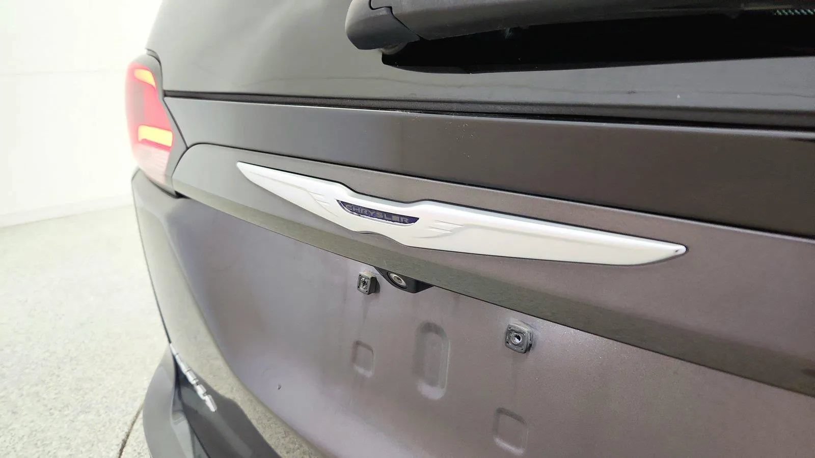 Used 2017 Chrysler Pacifica Touring-L FWD image 36
