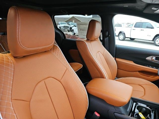 New 2026 Chrysler Pacifica Pinnacle image 12