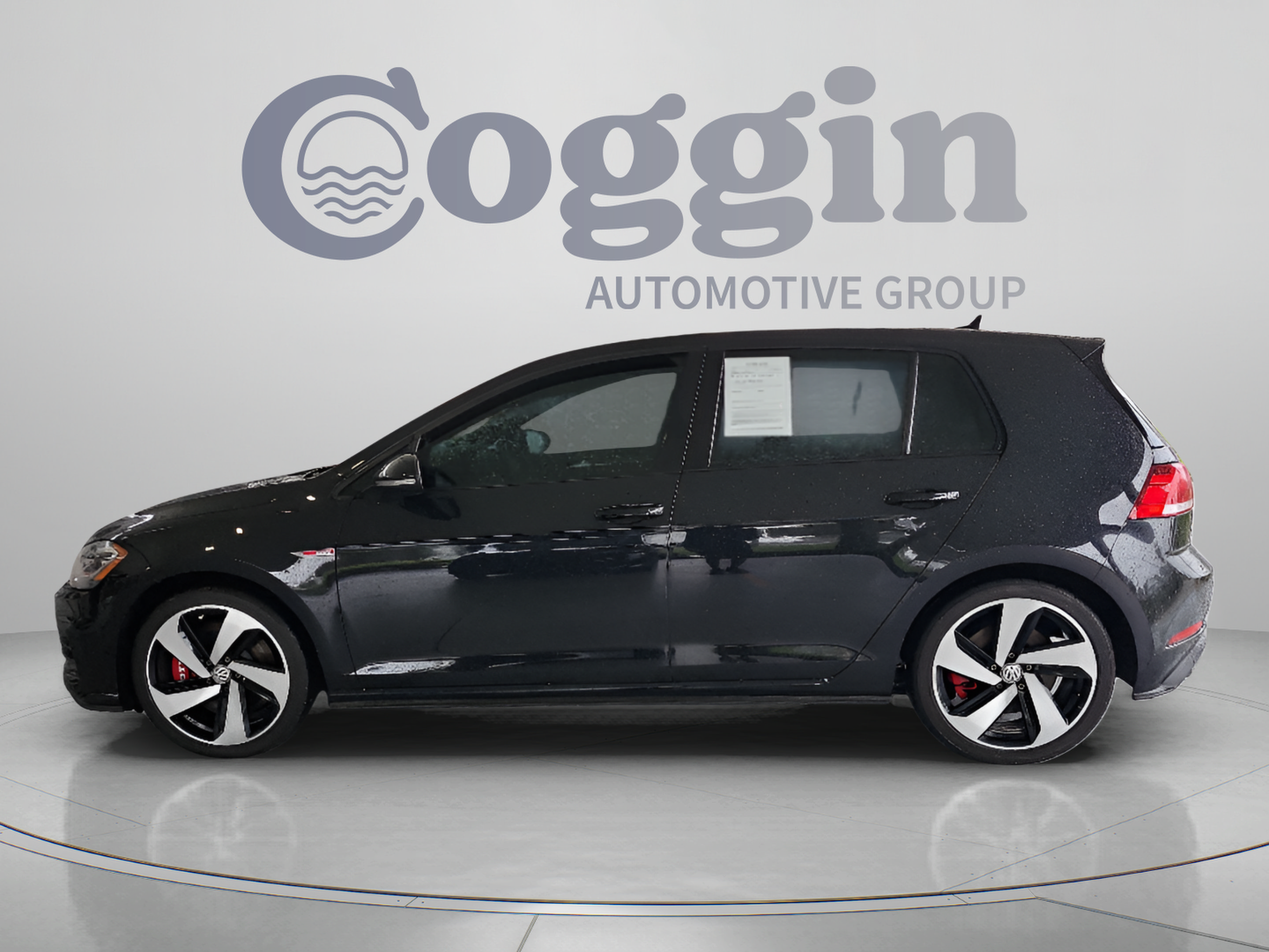 Used 2019 Volkswagen Golf 4-Door FWD image 2