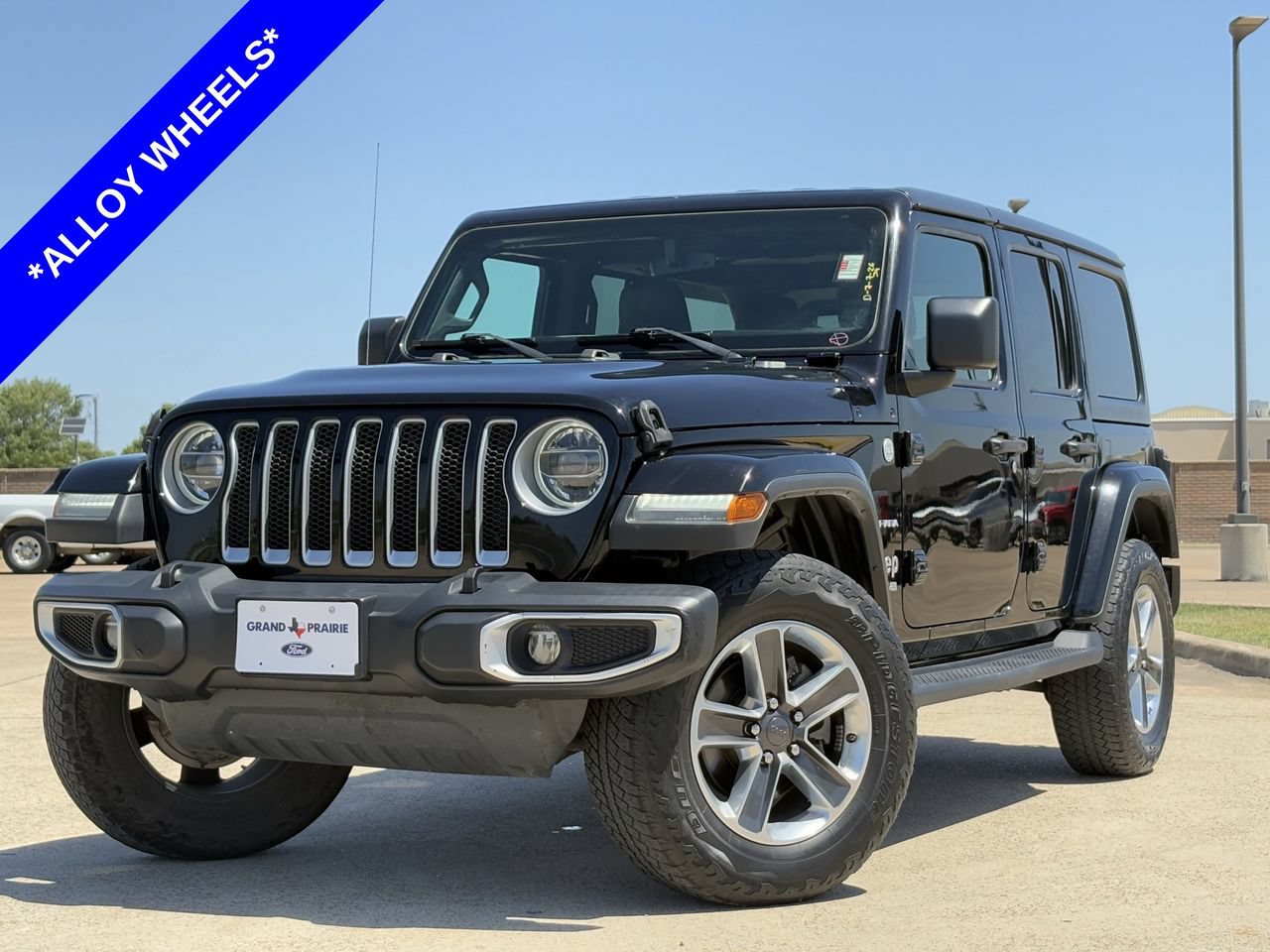 Used 2018 Jeep Wrangler Unlimited Sahara w/ Uconnect 4C Nav & Sound Group AWD/4WD image 2