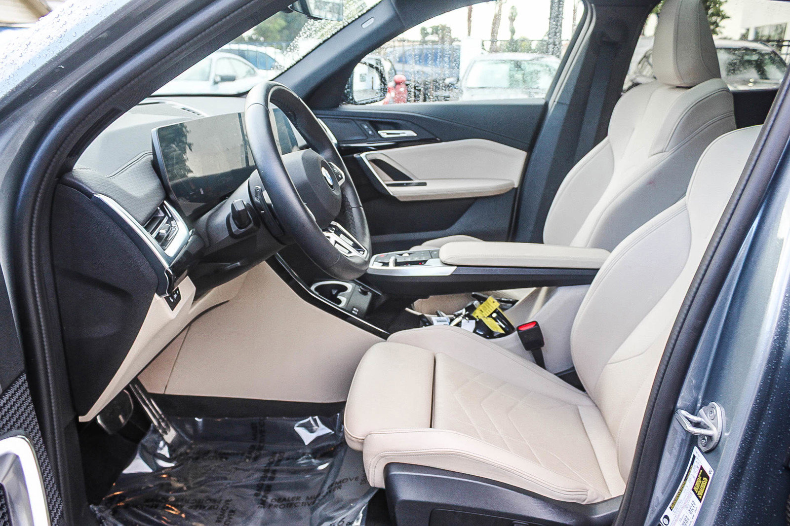 Certified 2025 BMW X2 xDrive28i w/ M Sport Package image 17