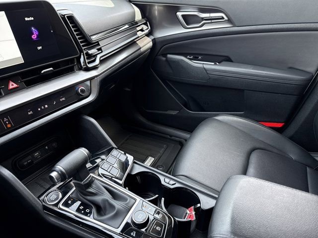 Used 2025 Kia Sportage EX image 22