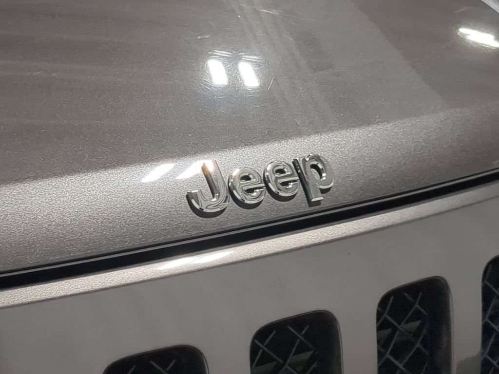Used 2017 Jeep Patriot High Altitude FWD image 15