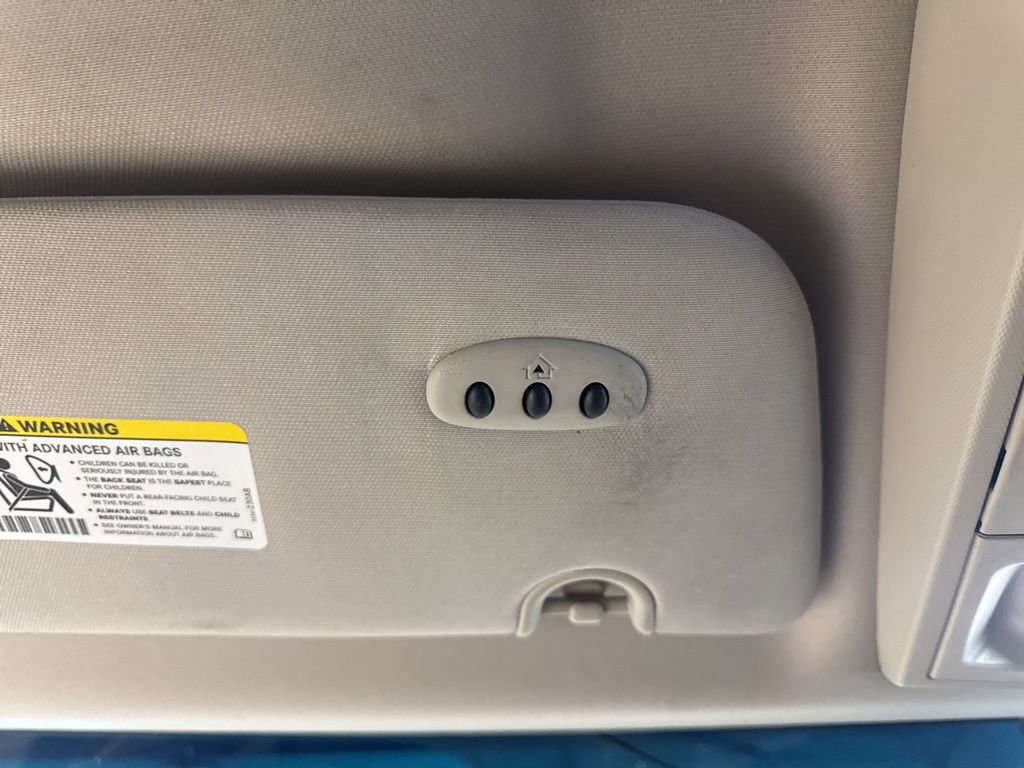 Used 2015 Chrysler Town & Country Touring image 25