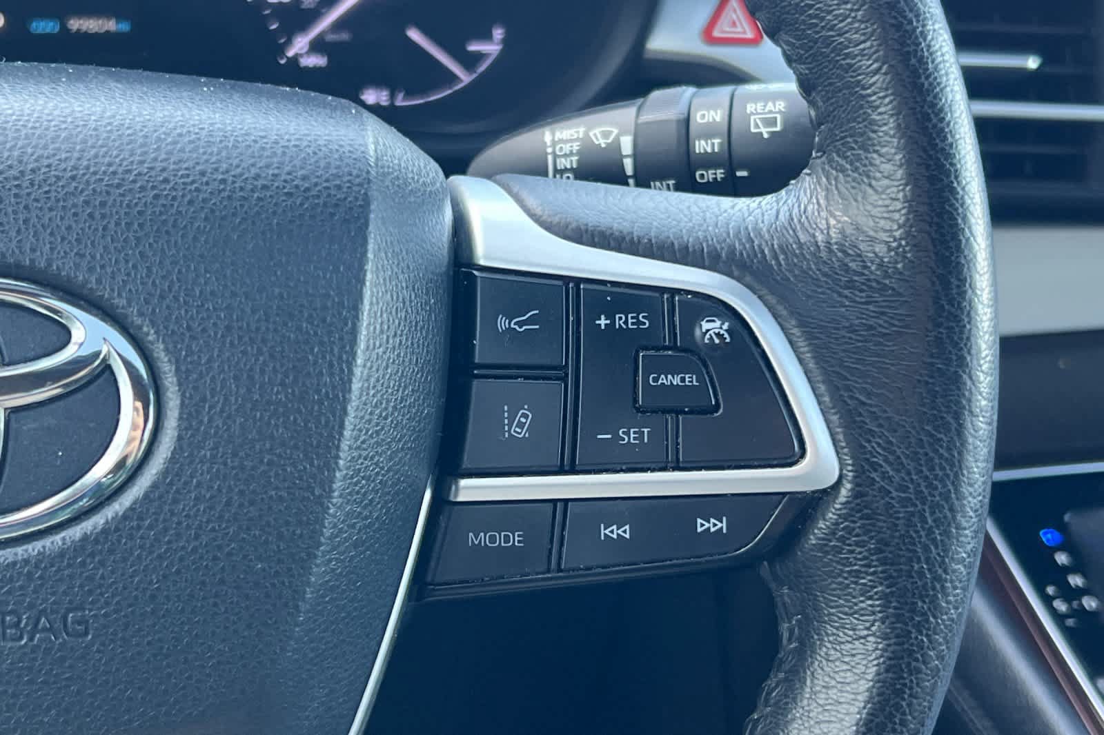 Certified 2022 Toyota Sienna XLE FWD image 28