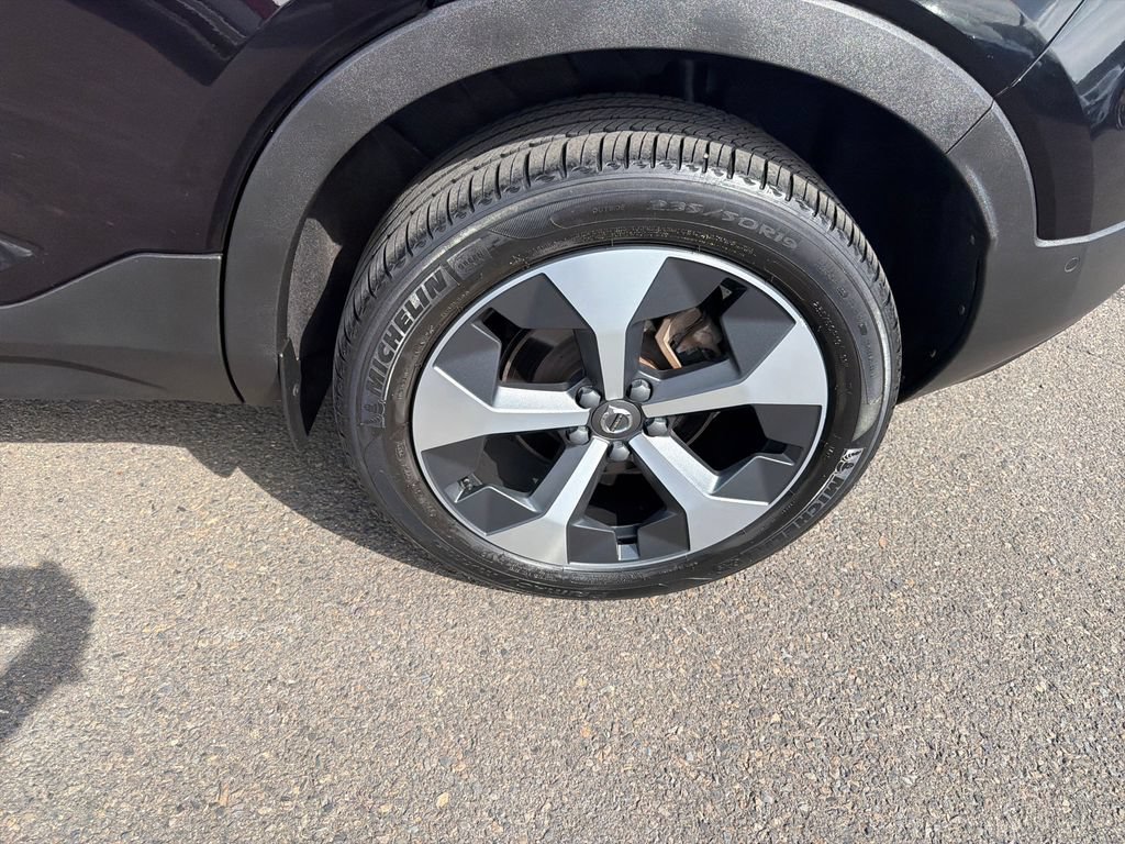Used 2023 Volvo XC40 B5 Plus w/ Driver Assist Package AWD/4WD image 31