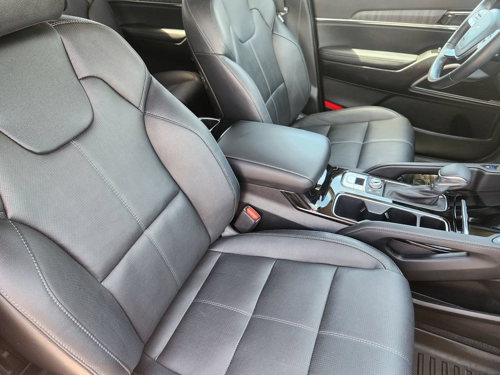 Certified 2024 Kia Telluride EX w/ EX Captain's Chair Package AWD/4WD image 19