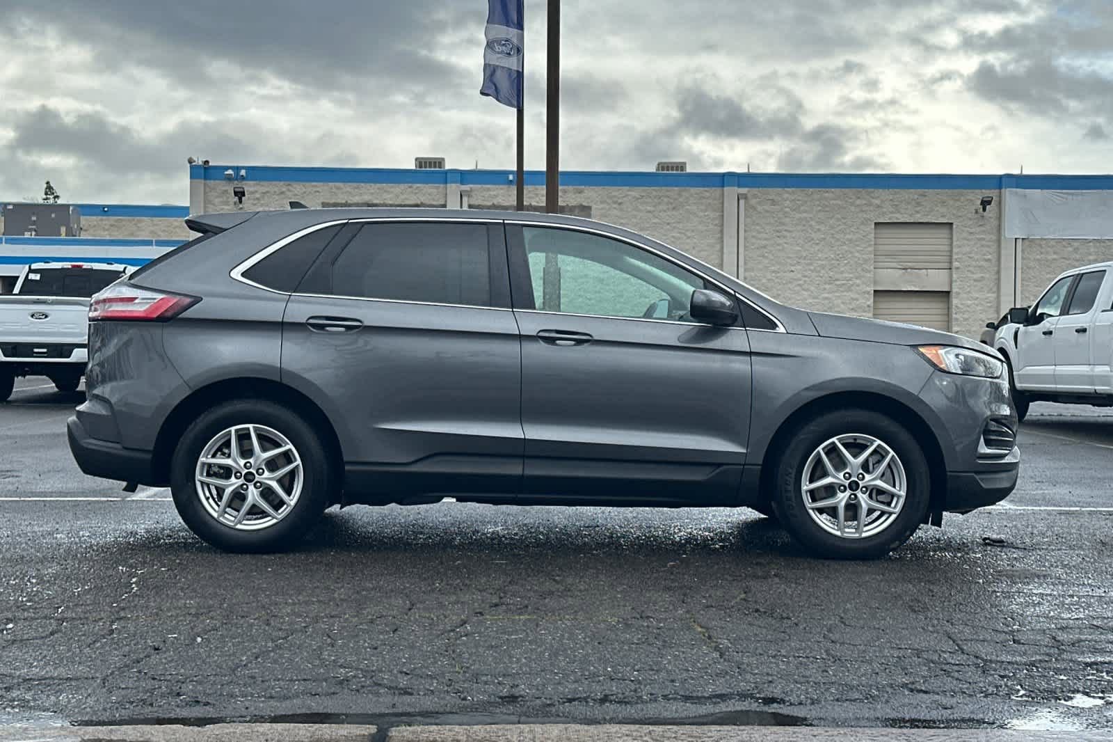 Certified 2024 Ford Edge SEL image 9