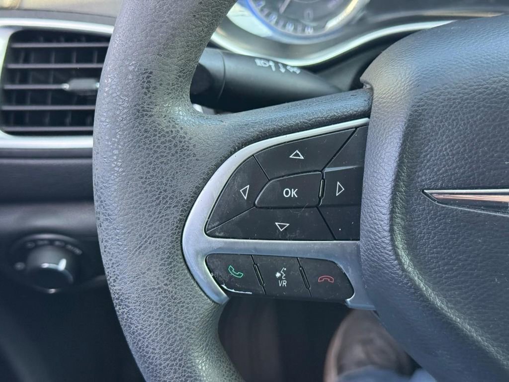 Used 2016 Chrysler 200 Limited image 19