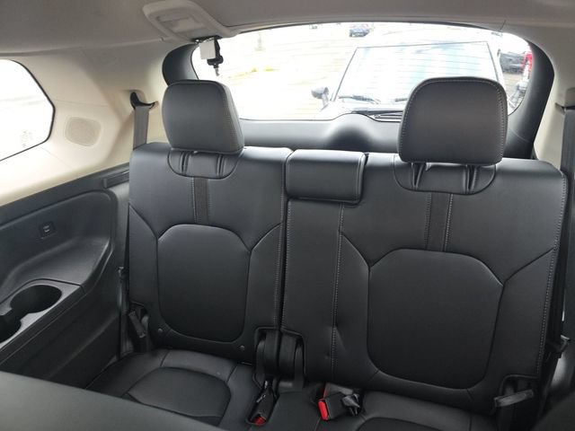 Used 2025 Honda Pilot Touring image 14