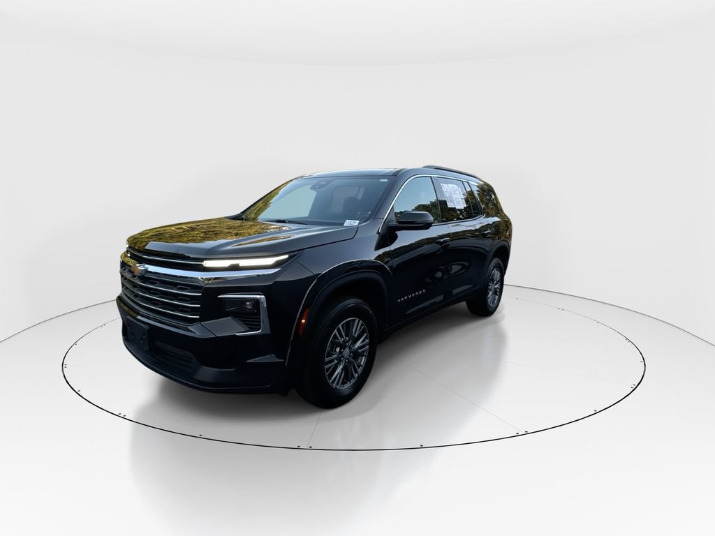 Used 2025 Chevrolet Traverse LT FWD image 4