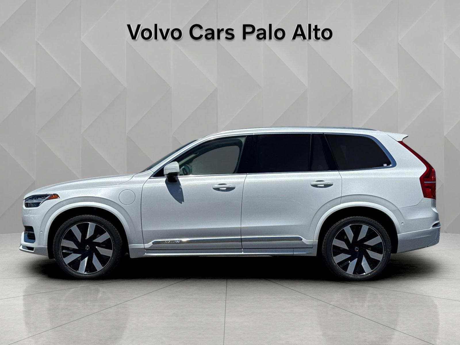 Certified 2023 Volvo XC90 T8 Ultimate w/ Protection Package Premier AWD/4WD image 7