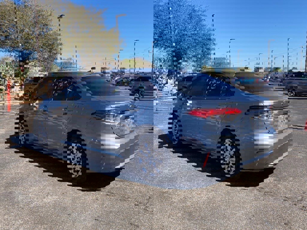 Used 2022 Toyota Corolla LE image 7