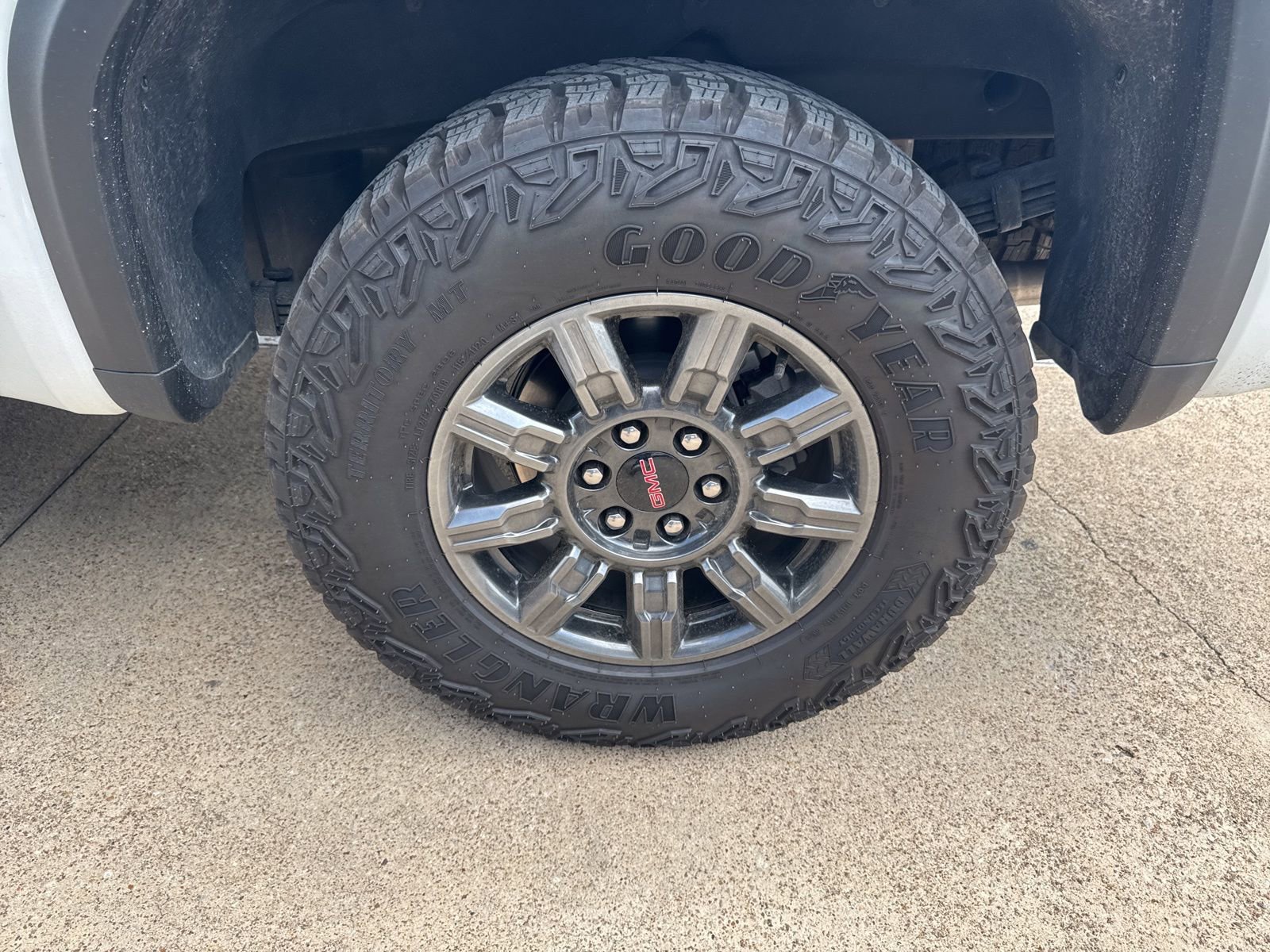 Used 2025 GMC Sierra 1500 AT4X image 4