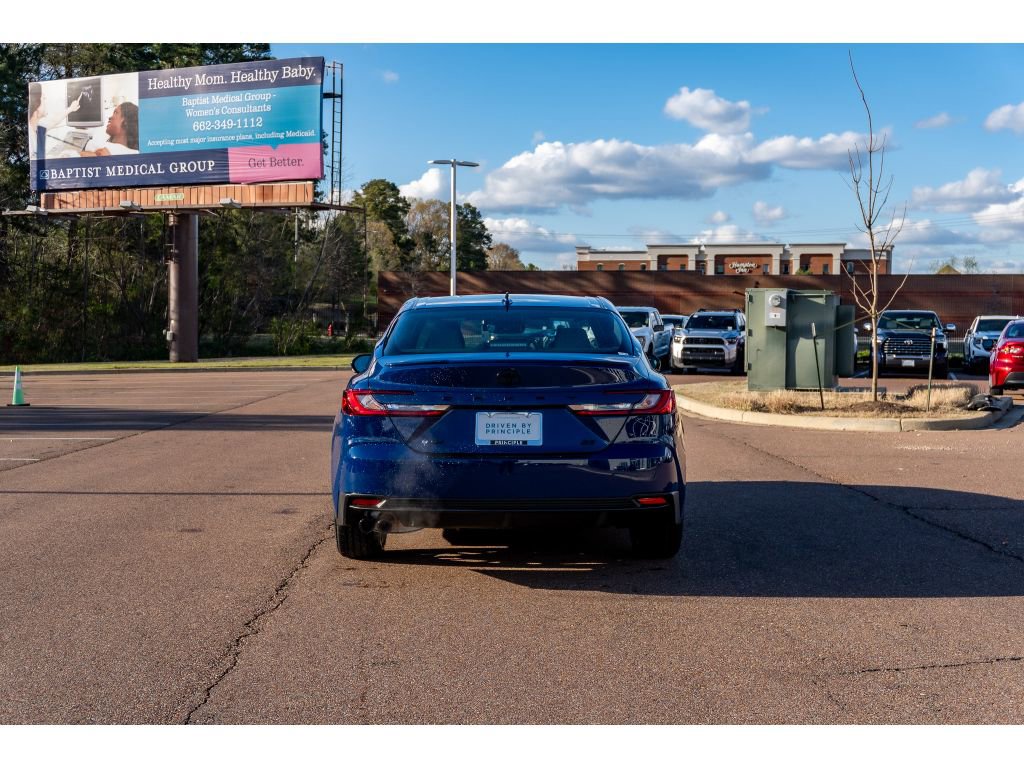 Used 2026 Toyota Camry SE w/ Convenience Package image 6