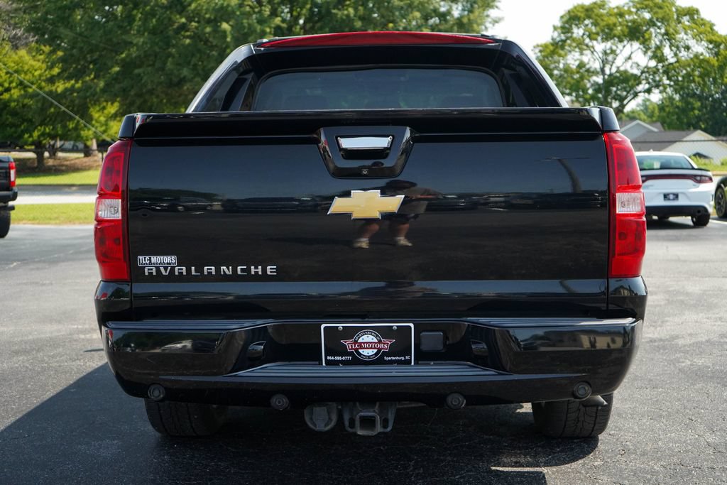 Used 2013 Chevrolet Avalanche LTZ RWD image 20