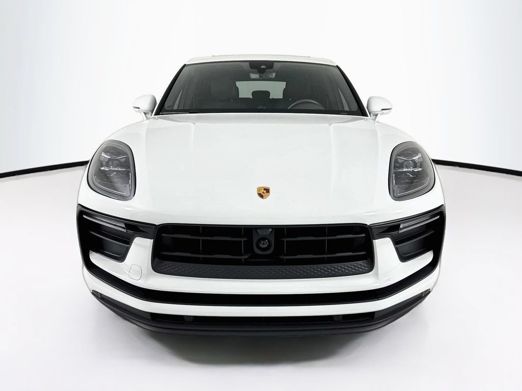 Used 2025 Porsche Macan AWD/4WD image 6