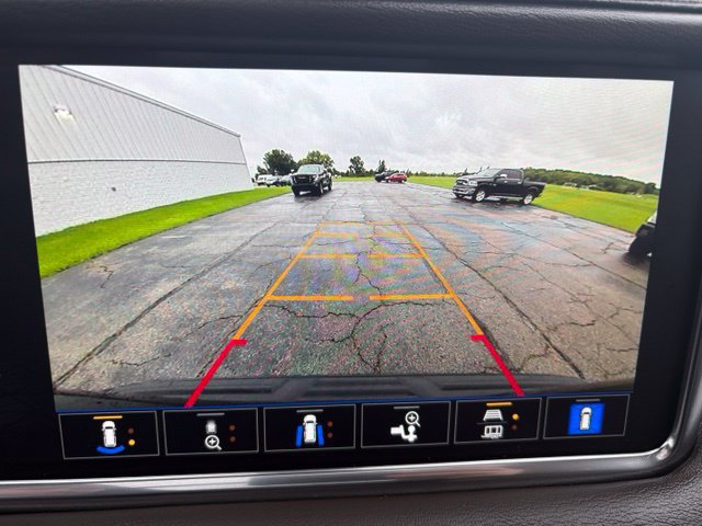 Used 2022 GMC Yukon Denali AWD/4WD image 4
