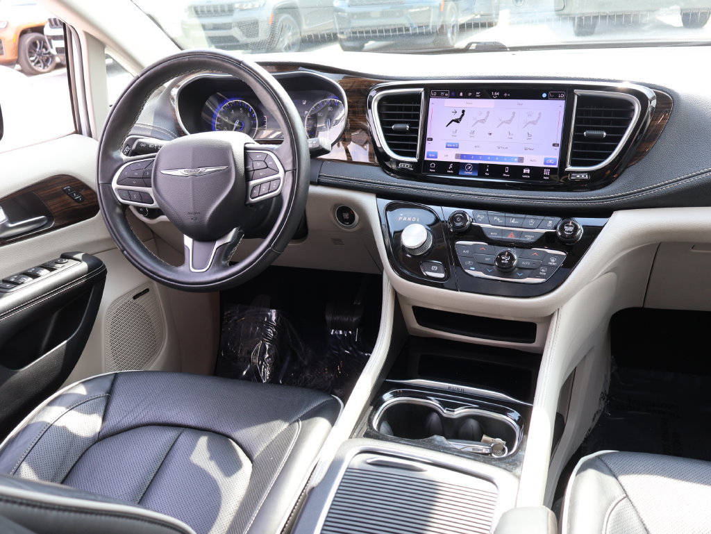 Used 2022 Chrysler Pacifica Limited FWD image 12