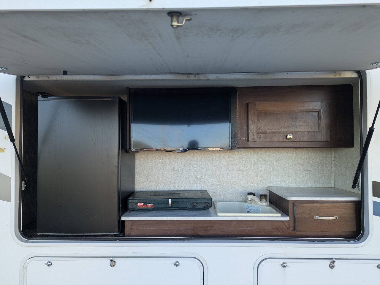 Used 2018 Ford E-450 and Econoline 450 Super Duty w/ Motorhome Prep Package RWD image 32