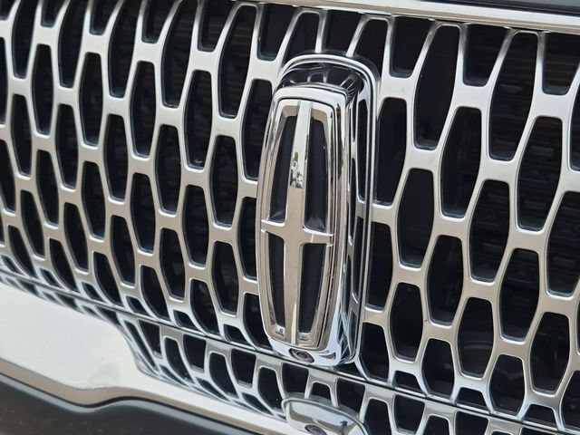 Certified 2023 Lincoln Nautilus Reserve w/ Equipment Group 201A AWD/4WD image 9