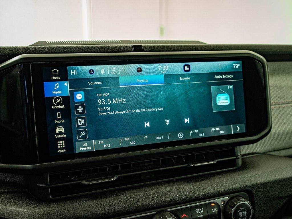 Used 2024 Jeep Wrangler Unlimited image 23