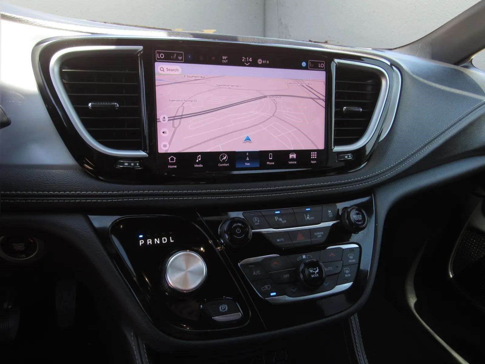 Used 2025 Chrysler Pacifica Limited FWD image 19