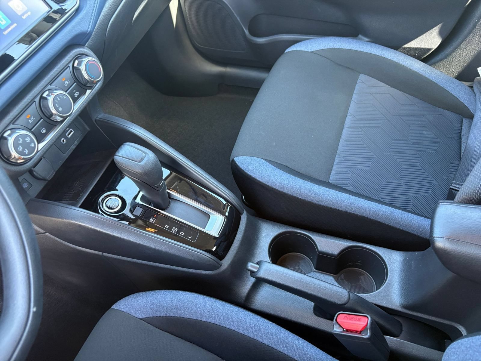 Used 2025 Nissan Versa SV FWD image 39