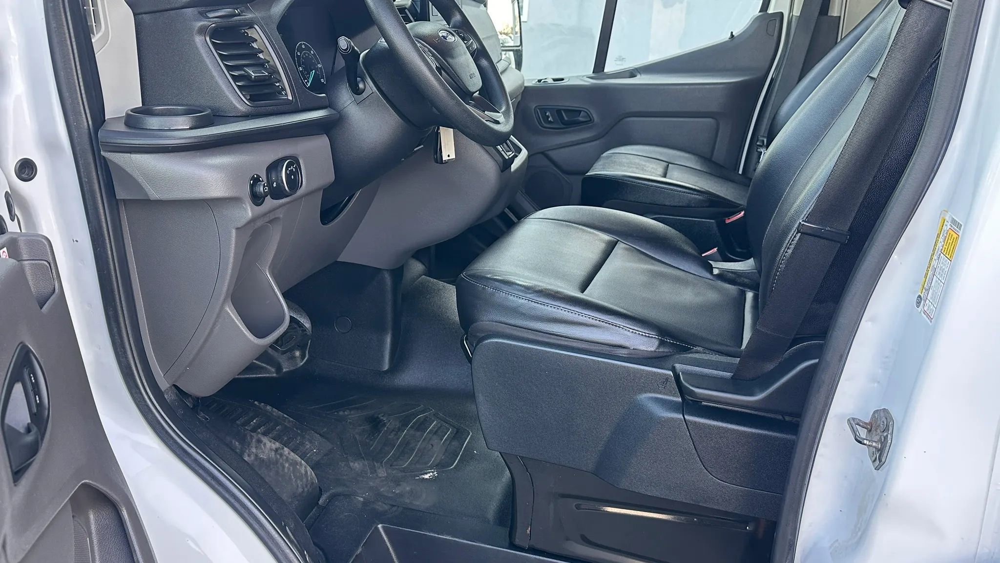 Used 2020 Ford Transit 250 Medium Roof RWD image 9