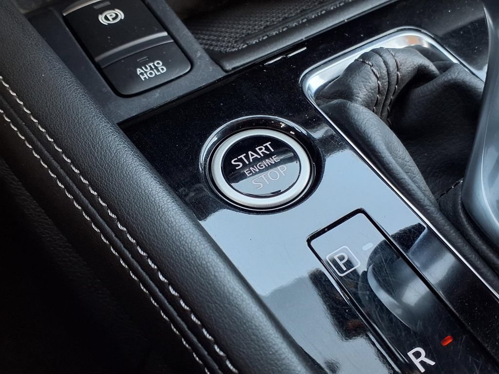 Used 2024 Nissan Kicks SR w/ SR Premium Package FWD image 11