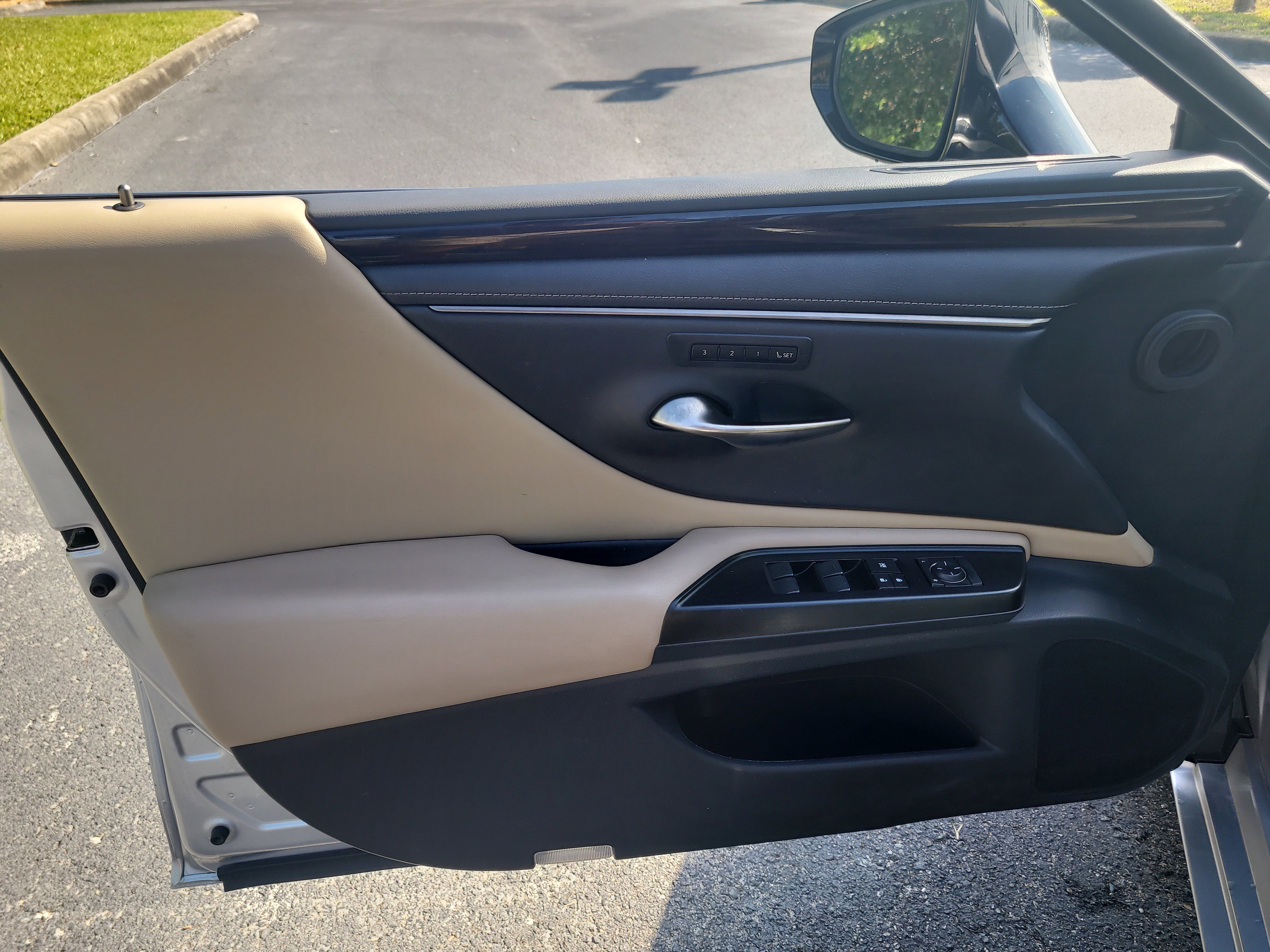 Used 2019 Lexus ES 350 w/ Premium Package FWD image 16