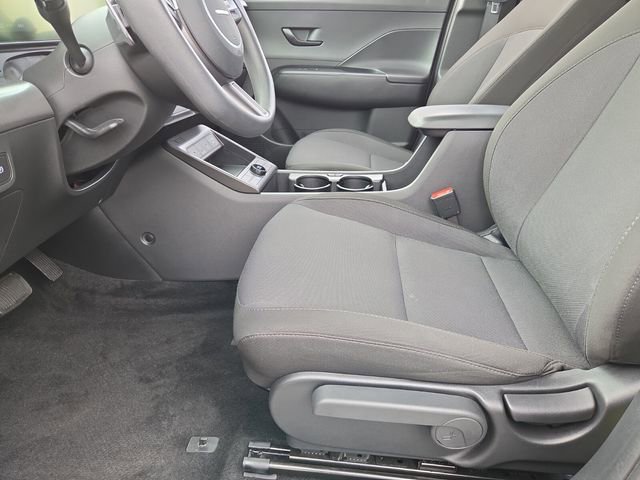 Used 2025 Hyundai Kona SE image 11