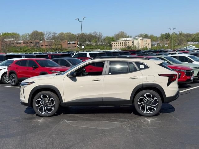 New 2026 Chevrolet Trax RS w/ Driver Confidence Package FWD image 2