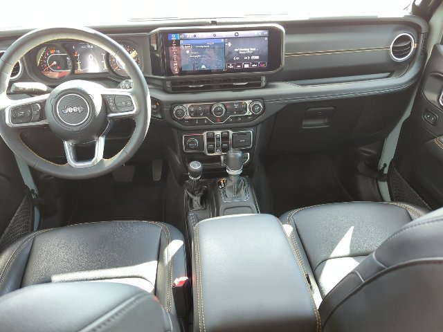 Used 2024 Jeep Wrangler Unlimited Sahara w/ Technology Group AWD/4WD image 7