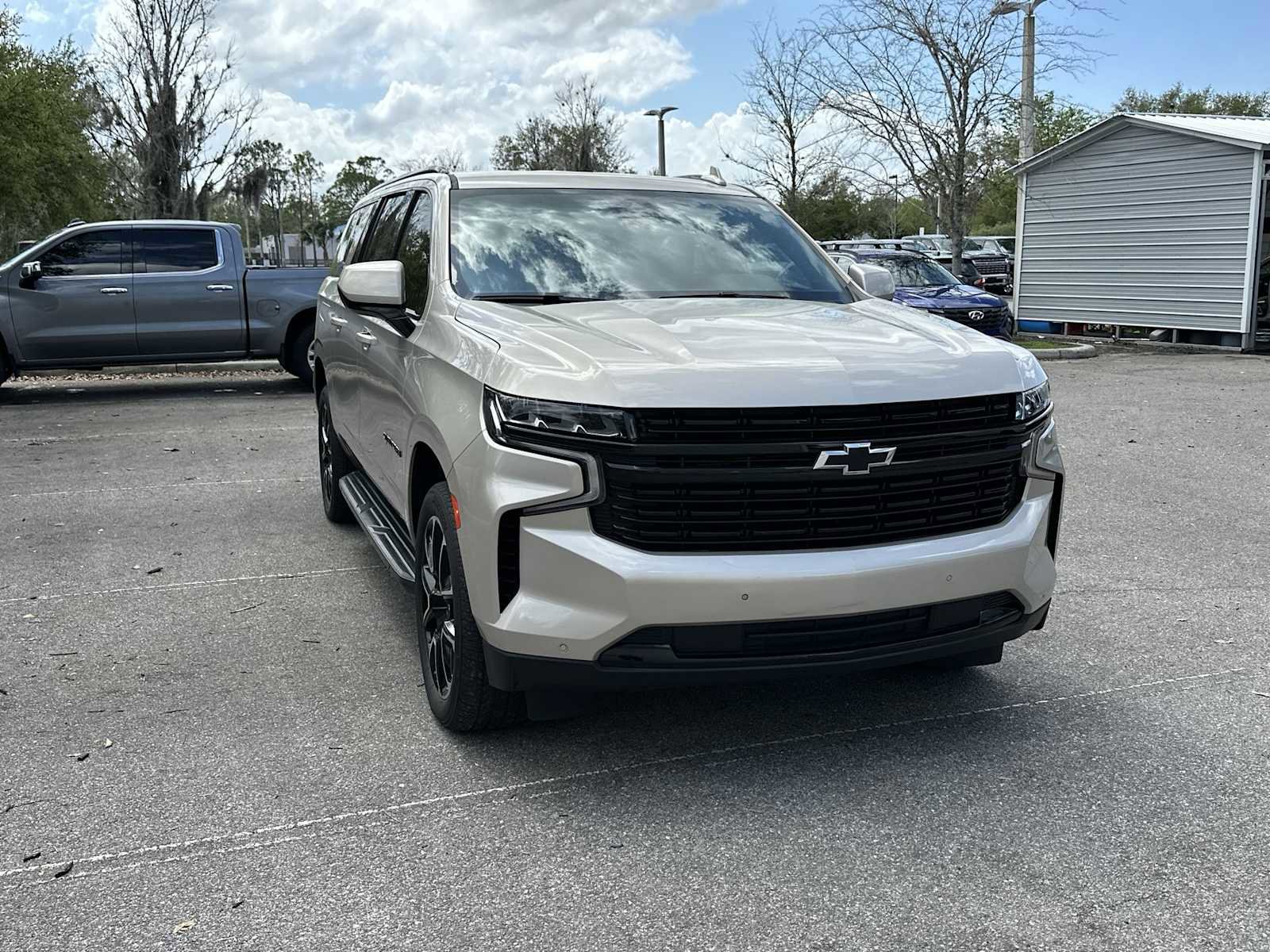 Used 2023 Chevrolet Suburban RST AWD/4WD image 8