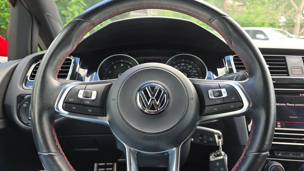 Used 2018 Volkswagen Golf 4-Door FWD image 27