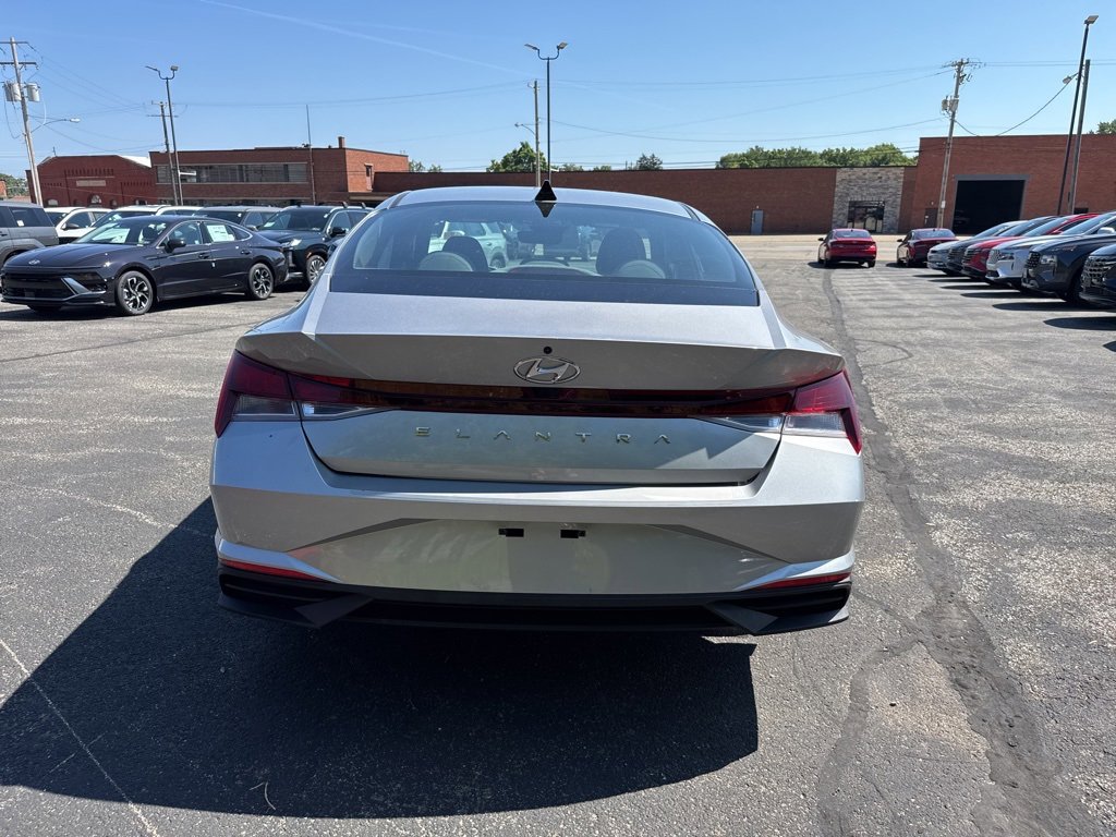 Used 2023 Hyundai Elantra SEL image 6